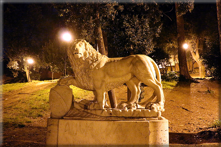 foto Roma di Notte